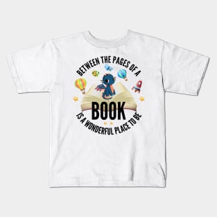 Between the pages of a book - Book related gift Kids T-Shirt